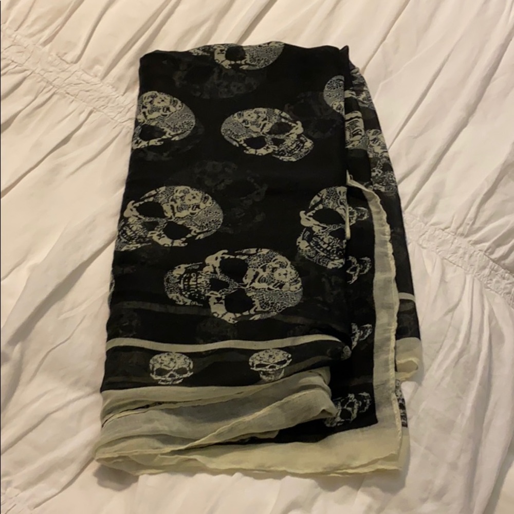 Skull scarf